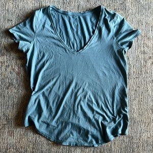 Lululemon V-neck T-shirt very soft  size 4/6 green/blue